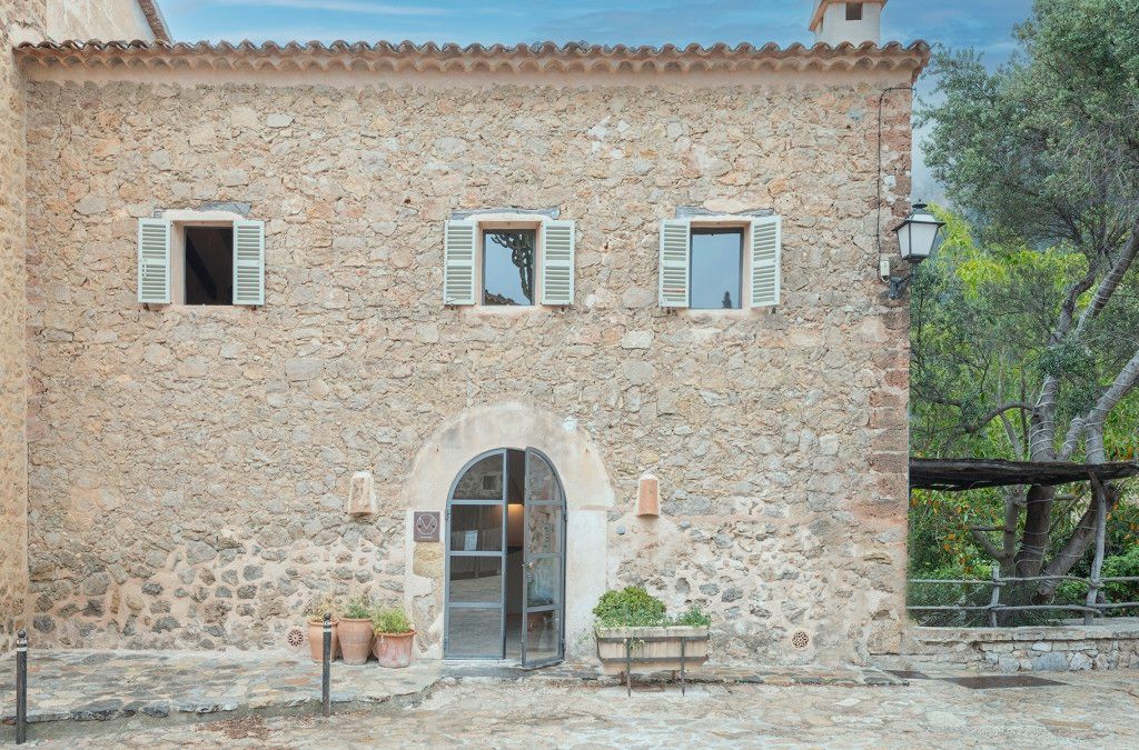 Vista exterior de Finca rústica en venda en Deià amb Aire condicionat, Calefacció i Jardí privat