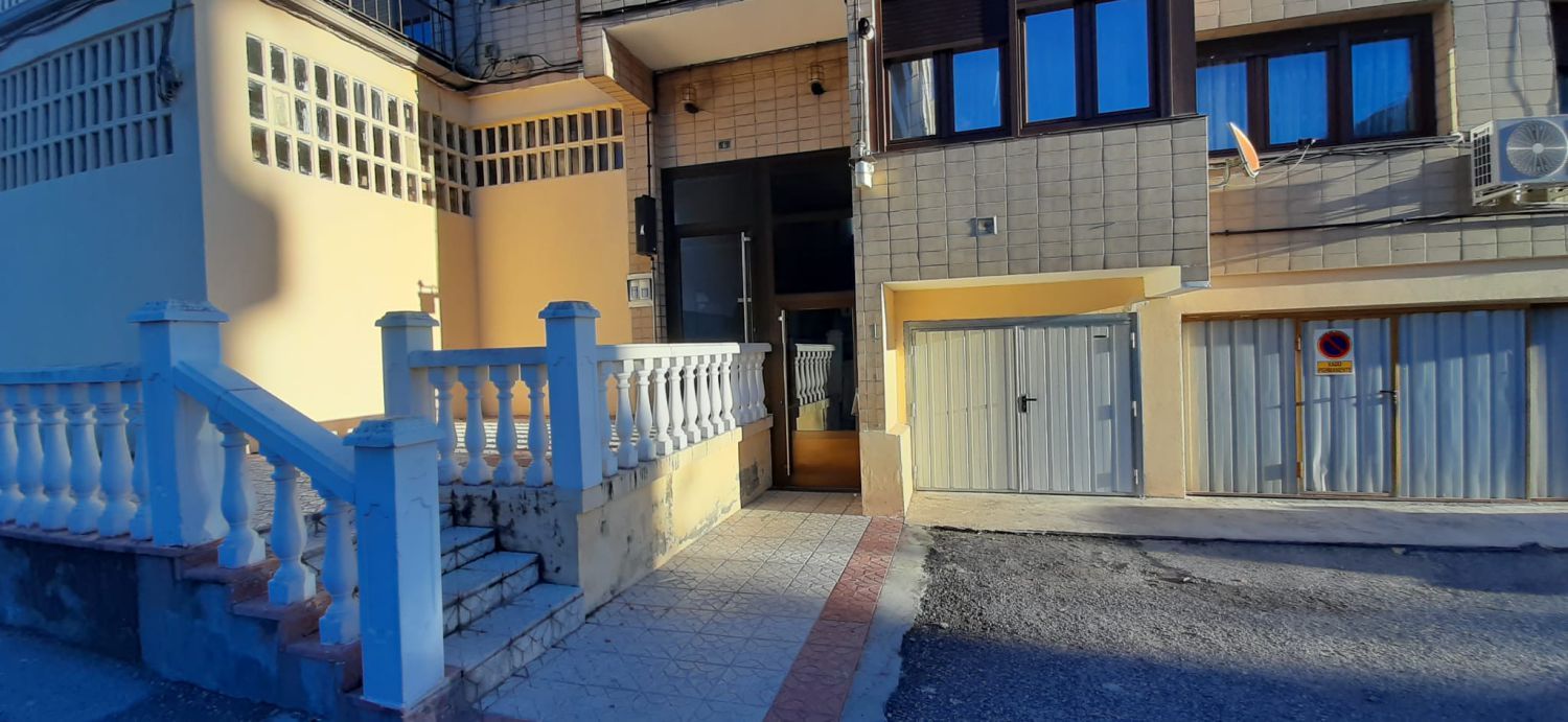 Vista exterior de Pis en venda en Colindres amb Calefacció, Terrassa i Traster