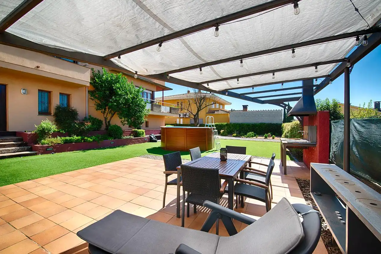 Terraza de Casa o chalet en venta en Porqueres con Calefacción, Jardín privado y Parquet