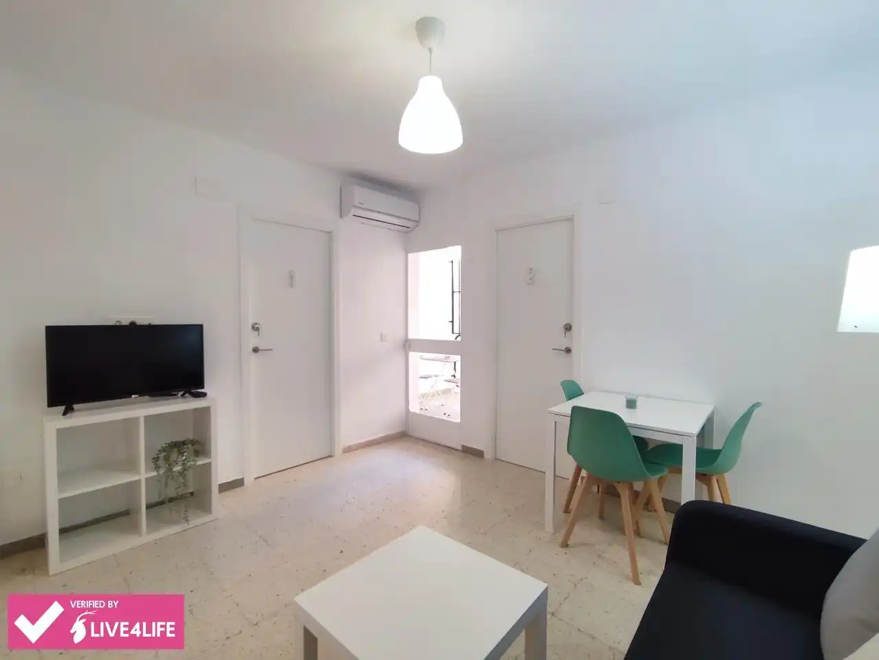 Sala d'estar de Pis en venda en Granada amb Aire condicionat i Moblat