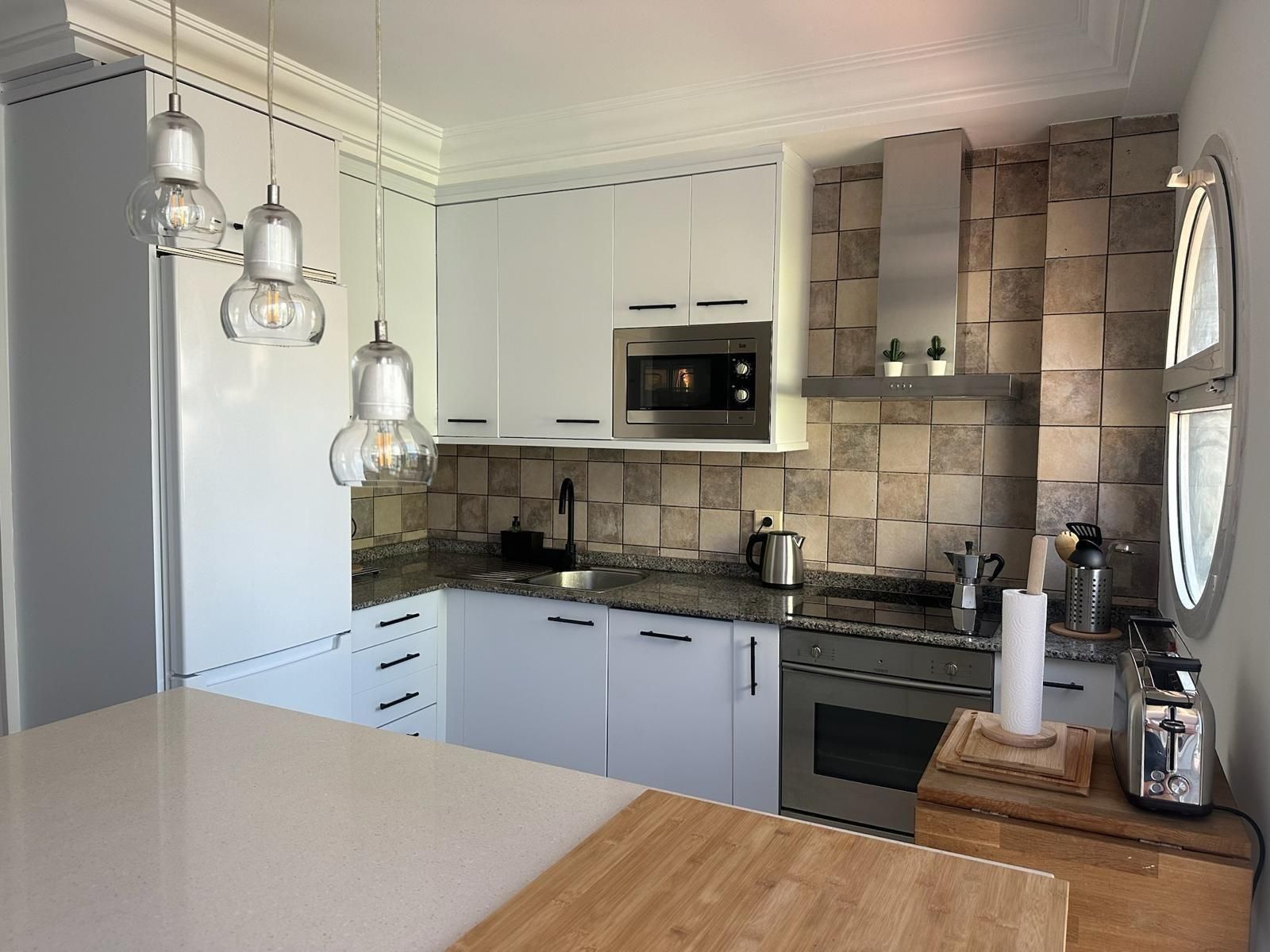 Cuina de Apartament de lloguer en Las Palmas de Gran Canaria amb Parquet