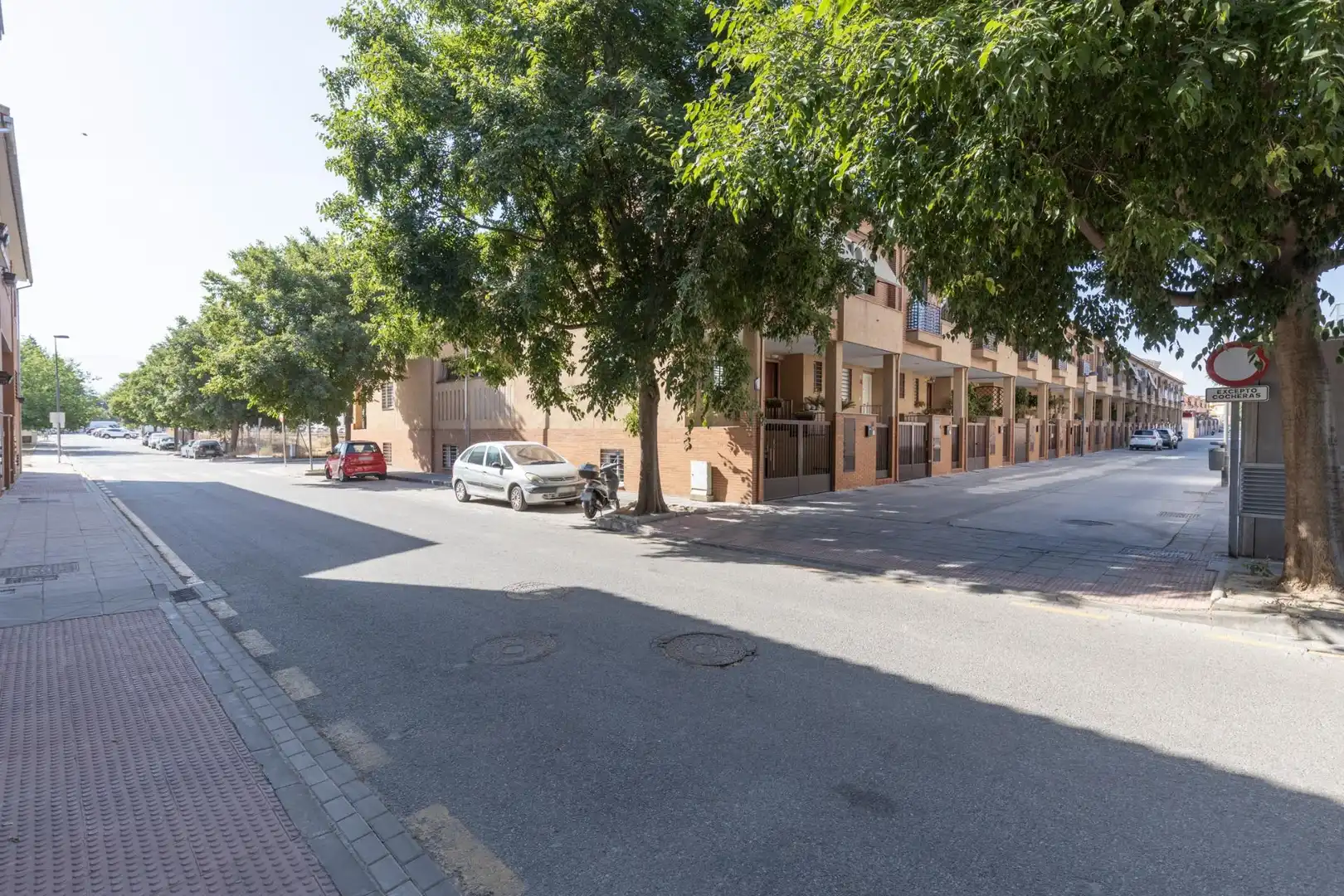 Vista exterior de Casa adosada en venda en Armilla amb Calefacció