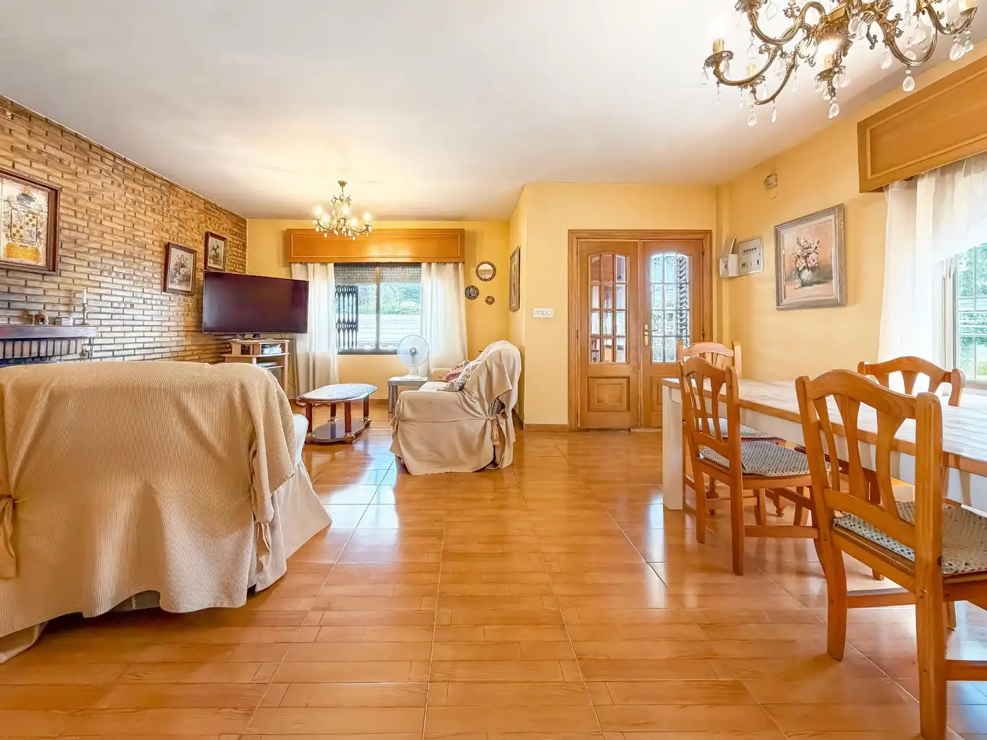 Sala d'estar de Casa o xalet en venda en L'Eliana amb Aire condicionat, Jardí privat i Terrassa
