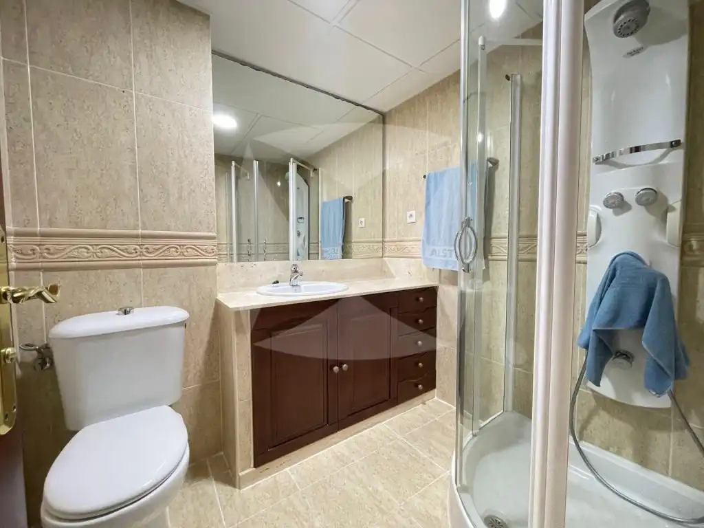Badezimmer von Wohnung zur Miete in Badajoz mit Klimaanlage, Terrasse und Möbliert