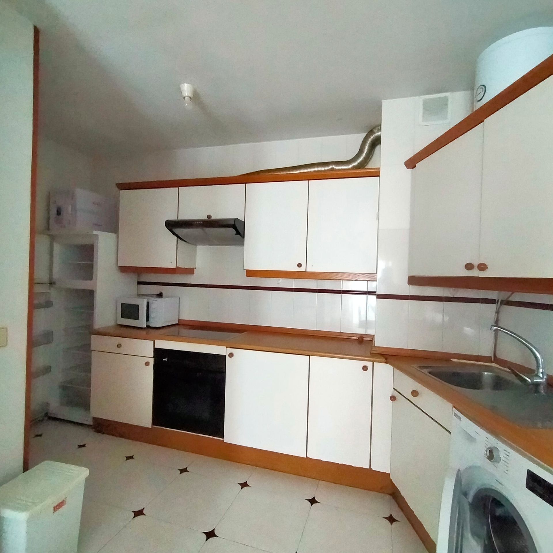 Kitchen of Flat for rent in Santiago de Compostela   with Storage room, Furnished and Oven