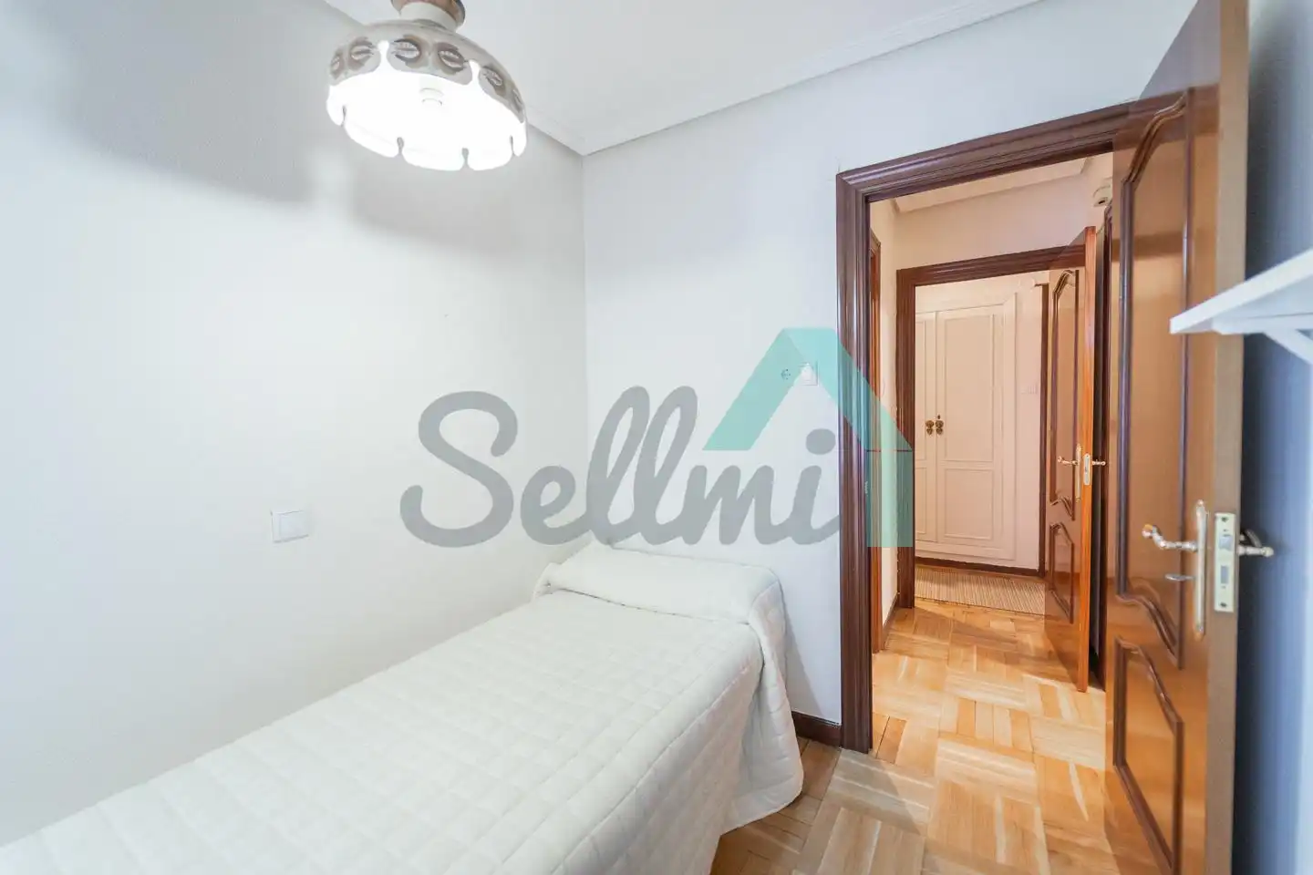 Schlafzimmer von Wohnung zur untervermieten in Oviedo  mit Heizung, Parkett und Terrasse