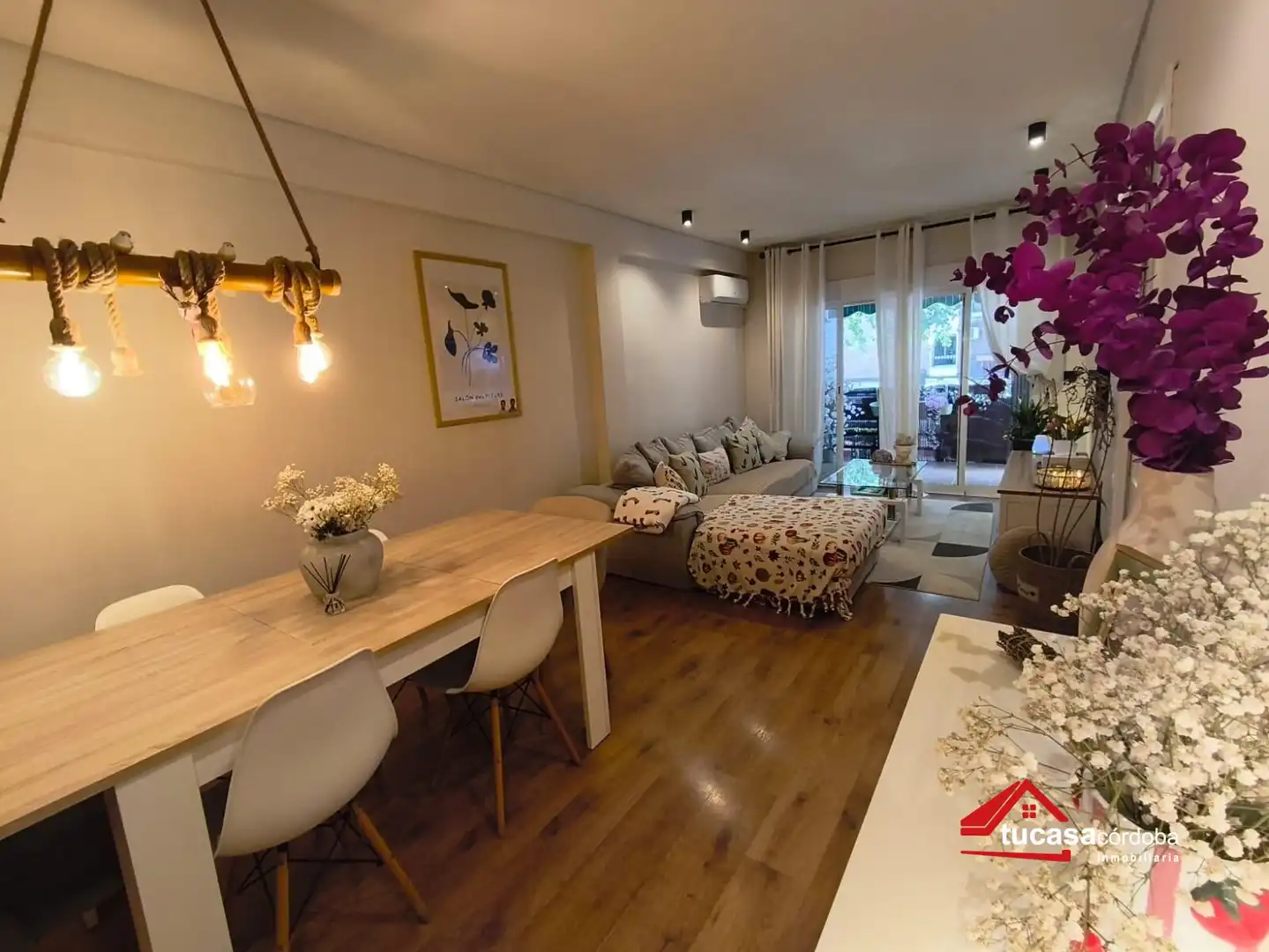 Sala d'estar de Pis en venda en  Córdoba Capital amb Aire condicionat, Parquet i Terrassa