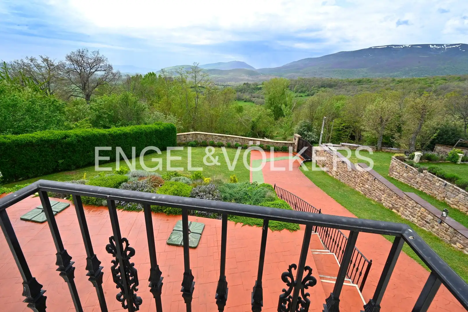 Terraza de Casa o chalet en venta en Reinosa con Aire acondicionado, Calefacción y Jardín privado