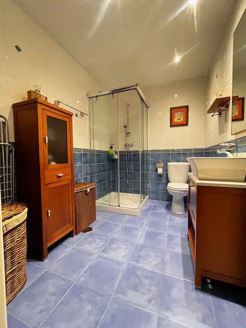 Badezimmer von Wohnung zum Verkauf in Gijón  mit Heizung und Abstellraum