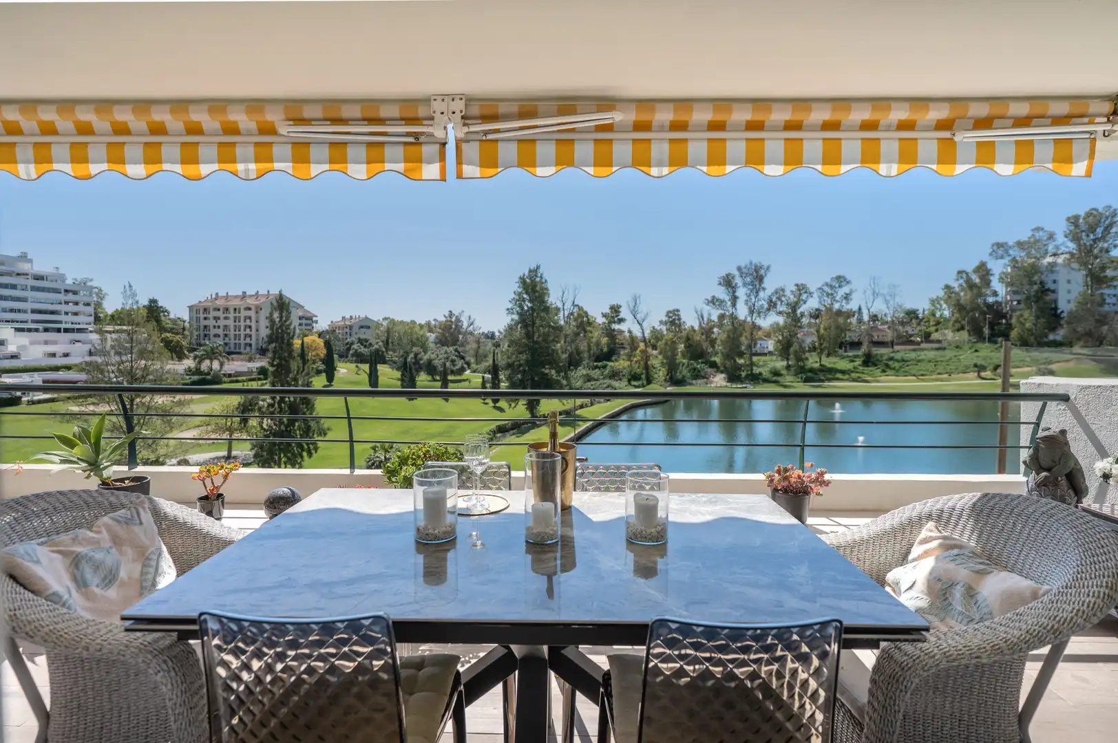 Apartament amb piscina en venda a CORTES(UR GUADALMINA ALTA 7