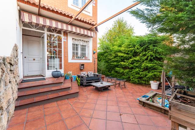 Casa adosada en Venta en Calle Miguel de Unamuno en La Cárcaba - El Encinar - Montemolinos