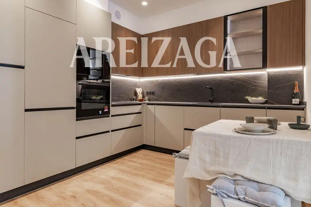 Kitchen of Flat for sale in Donostia - San Sebastián   with Heating, Terrace and Balcony