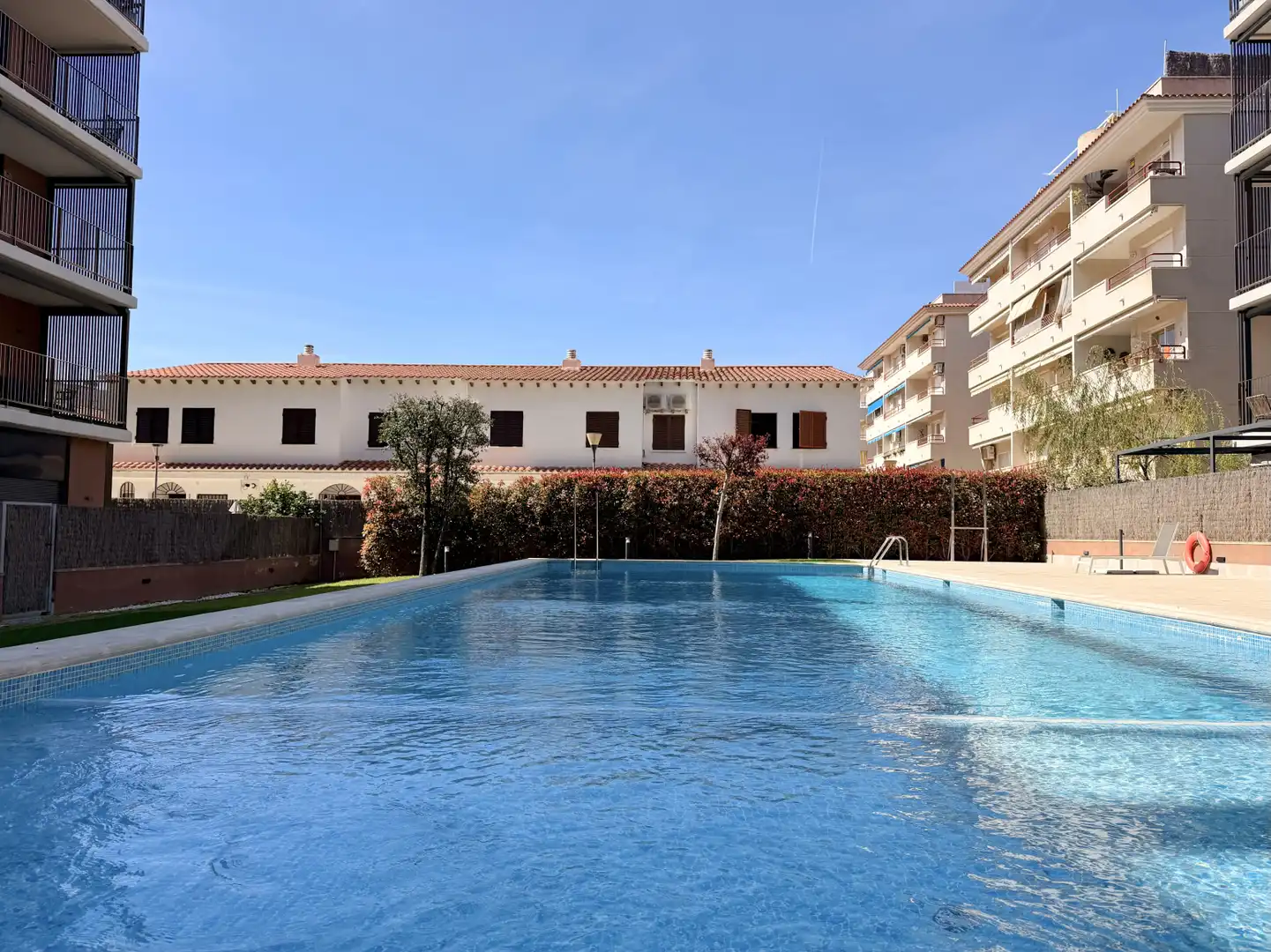 Schwimmbecken von Wohnung zum Verkauf in Calafell mit Heizung, Privatgarten und Terrasse