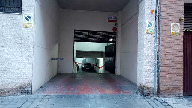 Garaje en Alquiler en Altozano - Conde Lumiares