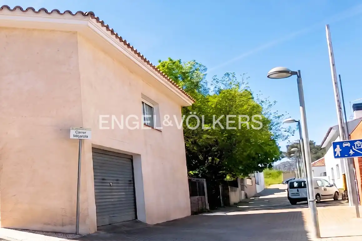 Vista exterior de Pis en venda en Llançà amb Aire condicionat i Terrassa