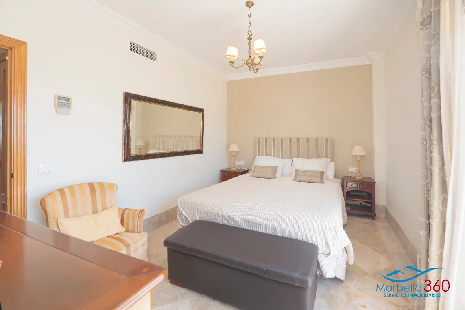 Habitación de Casa adosada en venta en Marbella con Aire acondicionado, Calefacción y Jardín privado