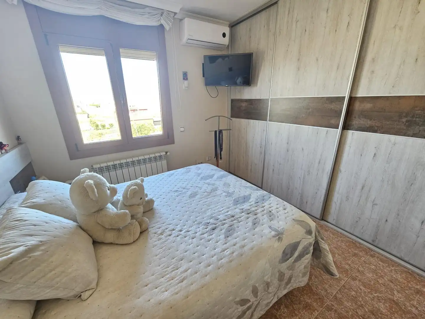 Schlafzimmer von Einfamilien-Reihenhaus zum Verkauf in Malgrat de Mar mit Klimaanlage, Heizung und Privatgarten
