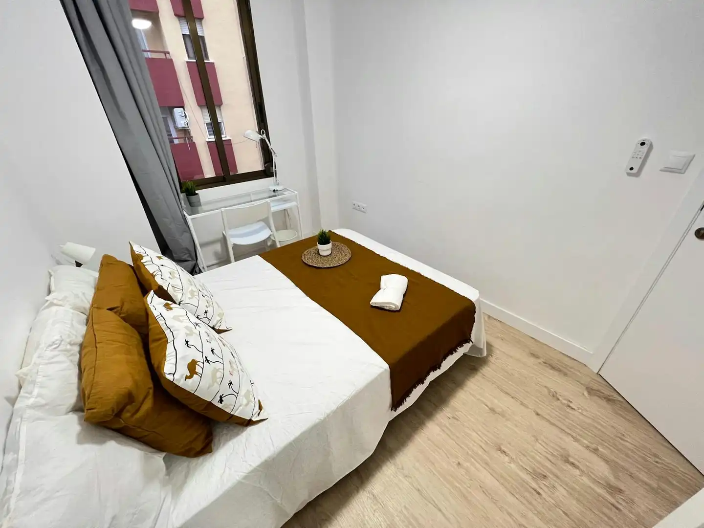 Bedroom of Flat for share in  Valencia Capital  with Washing machine