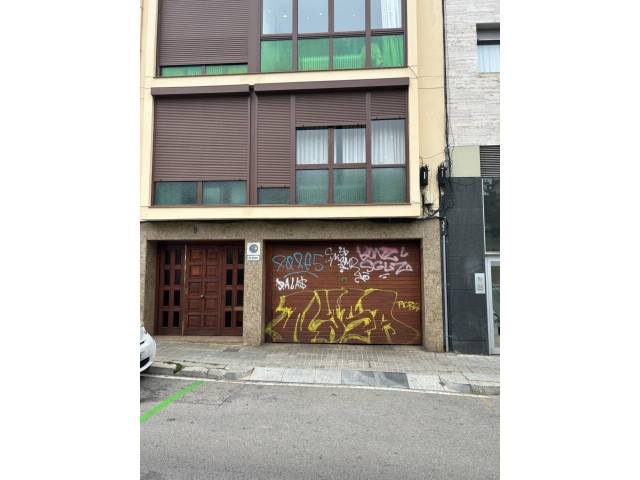 Garaje en Venta en Calle alt de gironella en Les Tres Torres