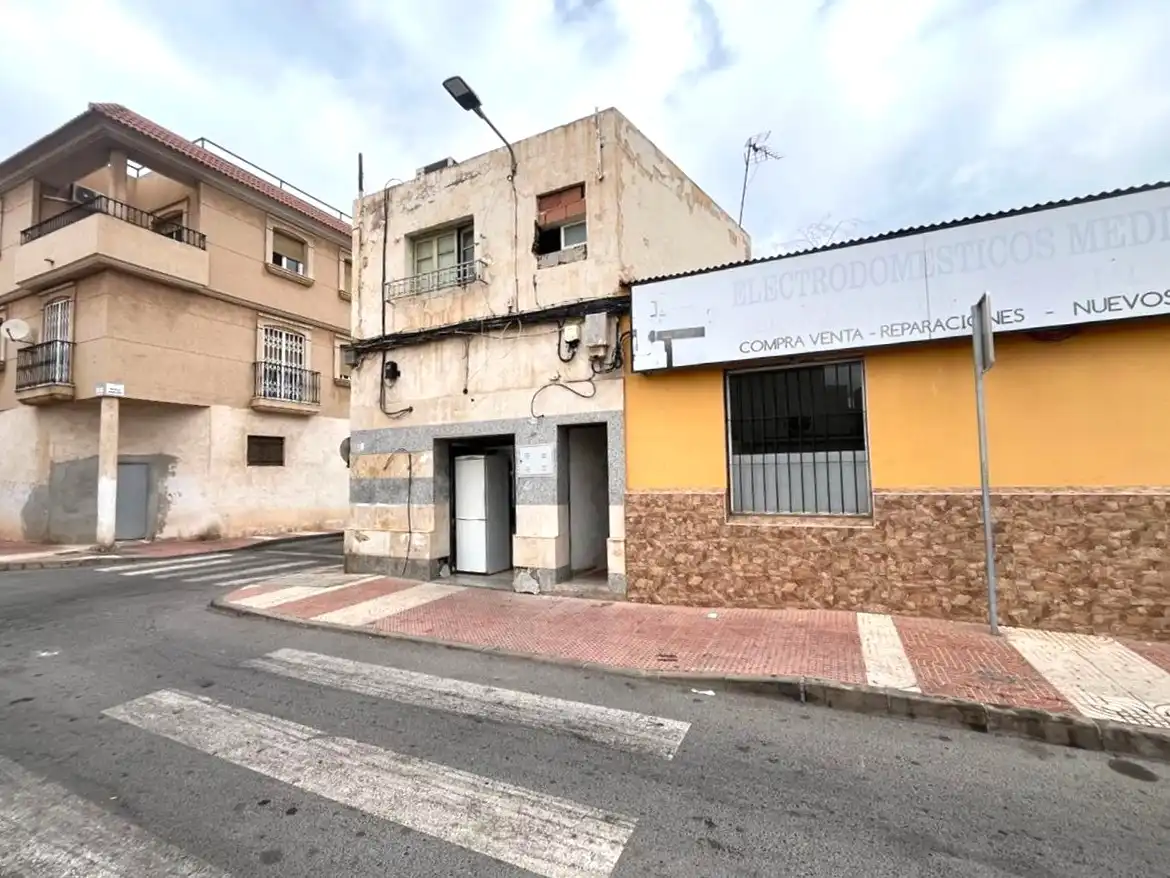 House for sale in Luis Buñuel