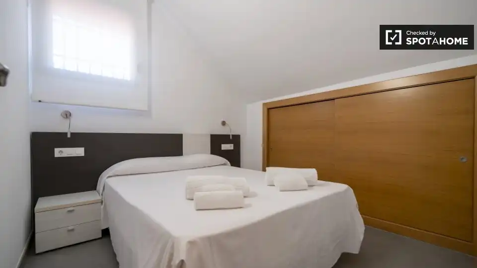 Dormitori de Pis de lloguer en Valencia amb Aire condicionat, Calefacció i Moblat