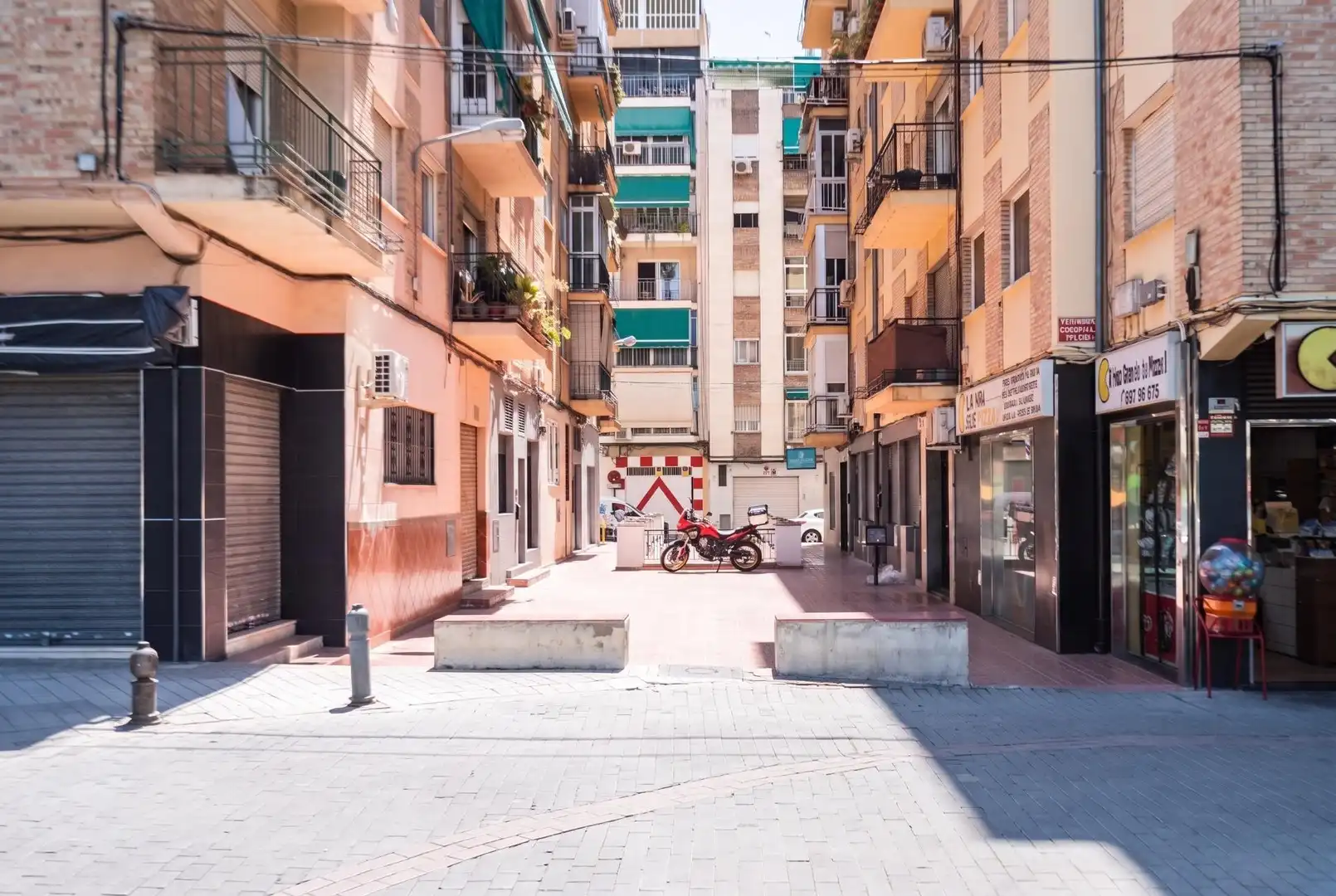 Vista exterior de Piso en venta en Granada con Aire acondicionado, Calefacción y Parquet