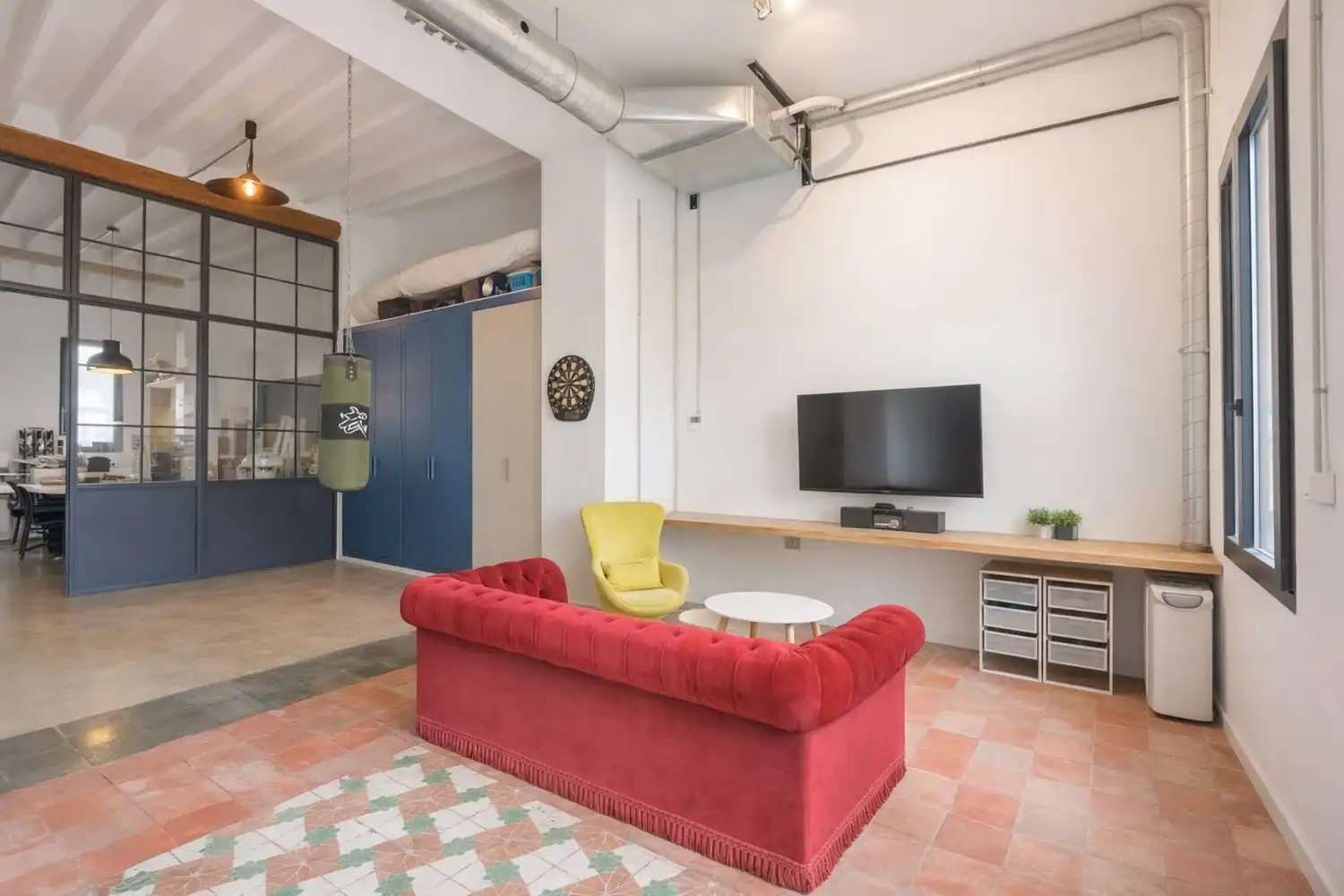 Sala d'estar de Casa adosada en venda en Alicante / Alacant amb Aire condicionat, Jardí privat i Terrassa