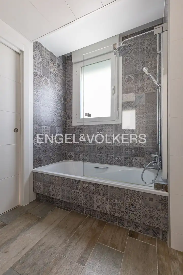 Bathroom of Duplexes for sale in Madrid  with Air Conditioner, Heating and Private garden