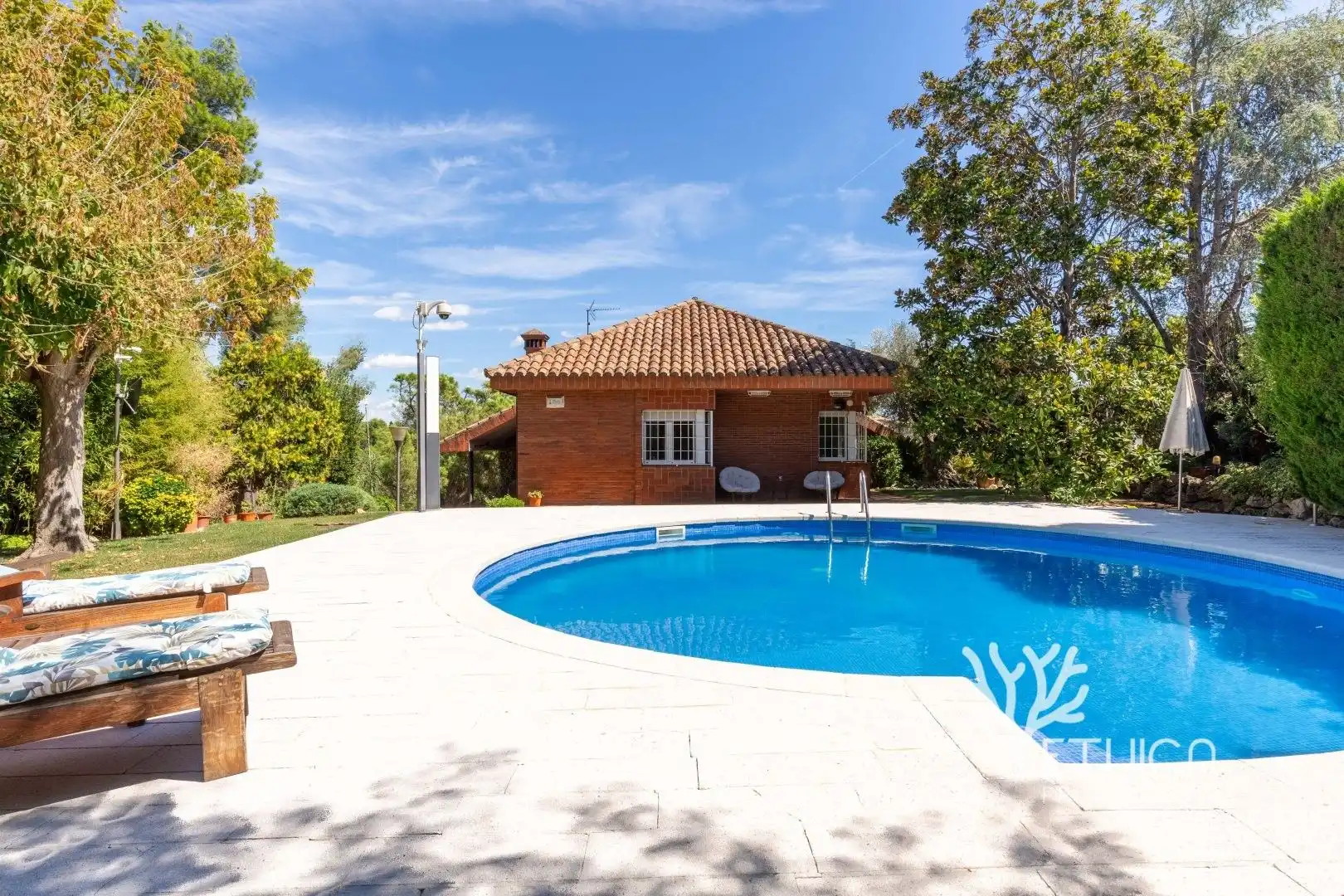 Piscina de Casa o xalet en venda en Cerdanyola del Vallès amb Aire condicionat, Calefacció i Jardí privat