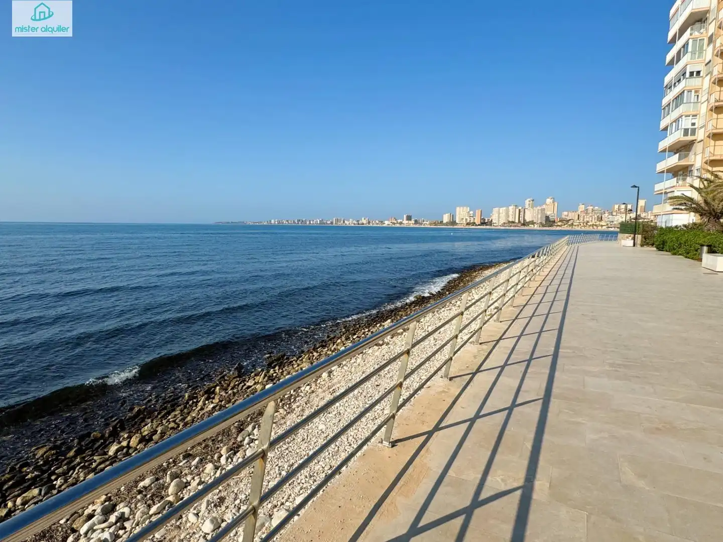 Vista exterior de Apartament en venda en El Campello amb Aire condicionat, Calefacció i Jardí privat