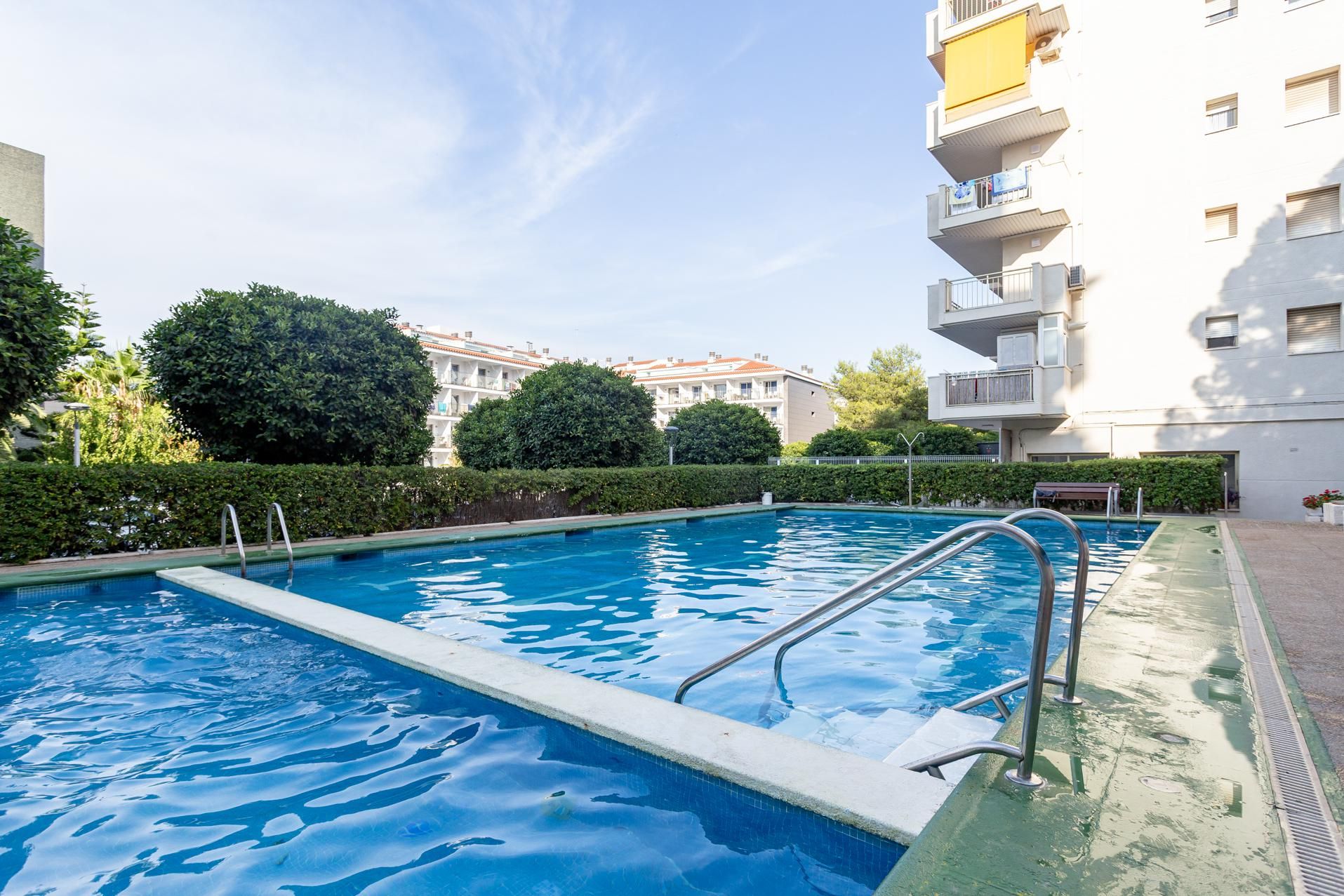 Piscina de Apartament en venda en Salou amb Jardí privat i Piscina