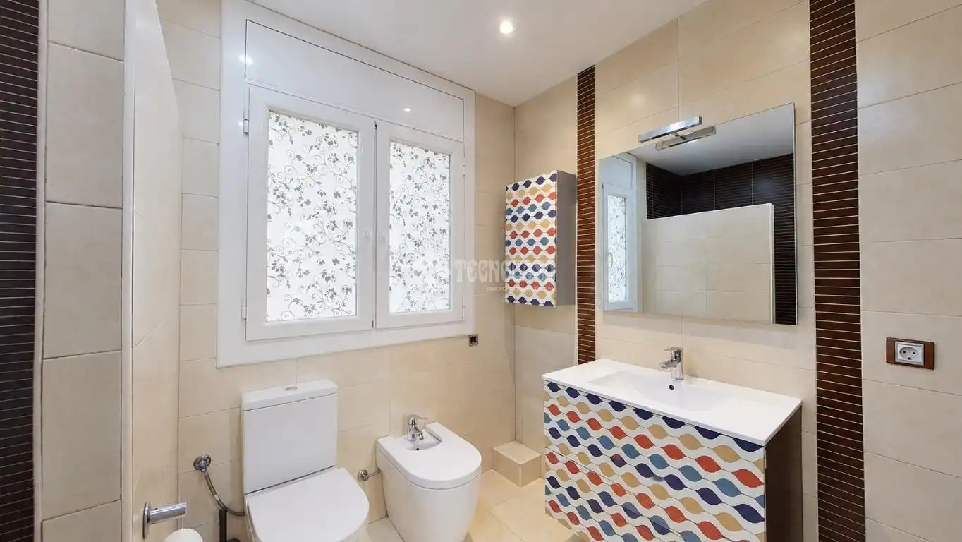 Bathroom of Flat for sale in Can Monic