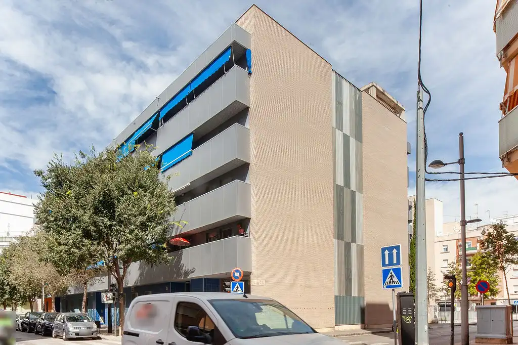 Piso con ascensor en venta en C/ Plus Ultra - Conjunto Res Grupo Simancas -, imagen 3