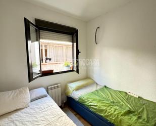 Bedroom of Flat for sale in  Madrid Capital