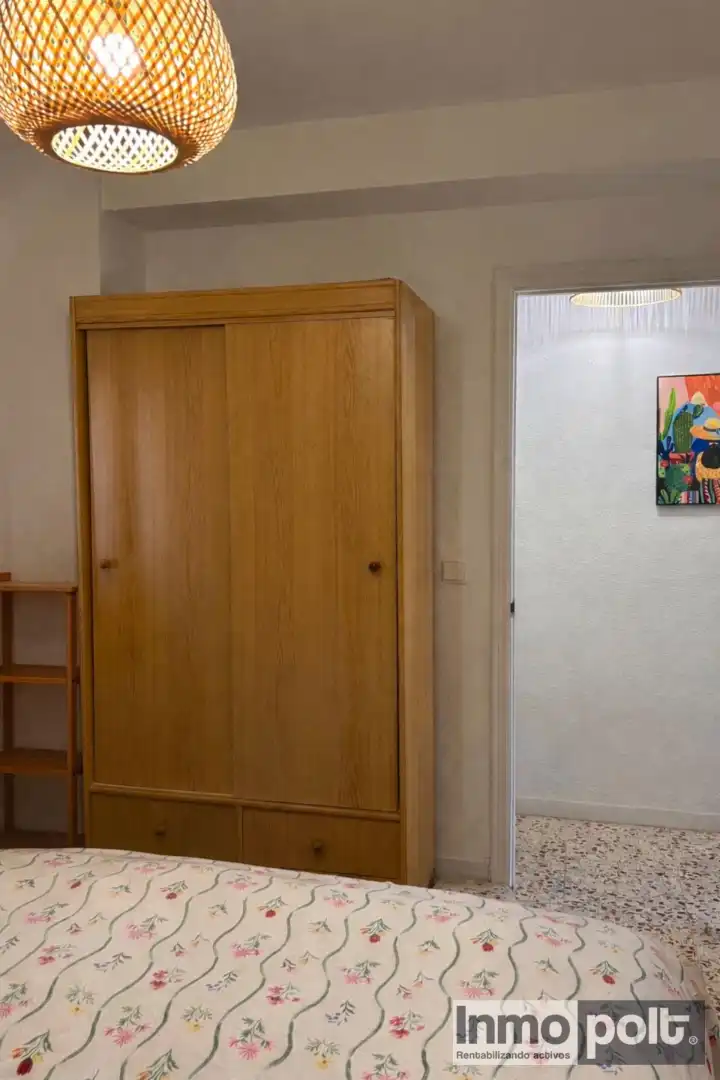 Dormitori de Apartament de lloguer en Torrevieja amb Jardí privat, Moblat i Forn