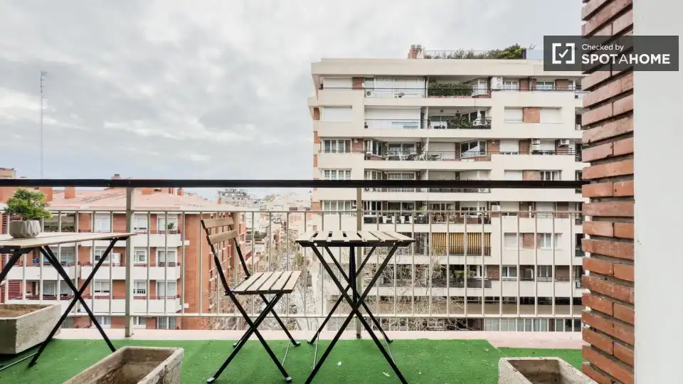 Terrassa de Pis per a compartir en Barcelona amb Aire condicionat, Calefacció i Moblat