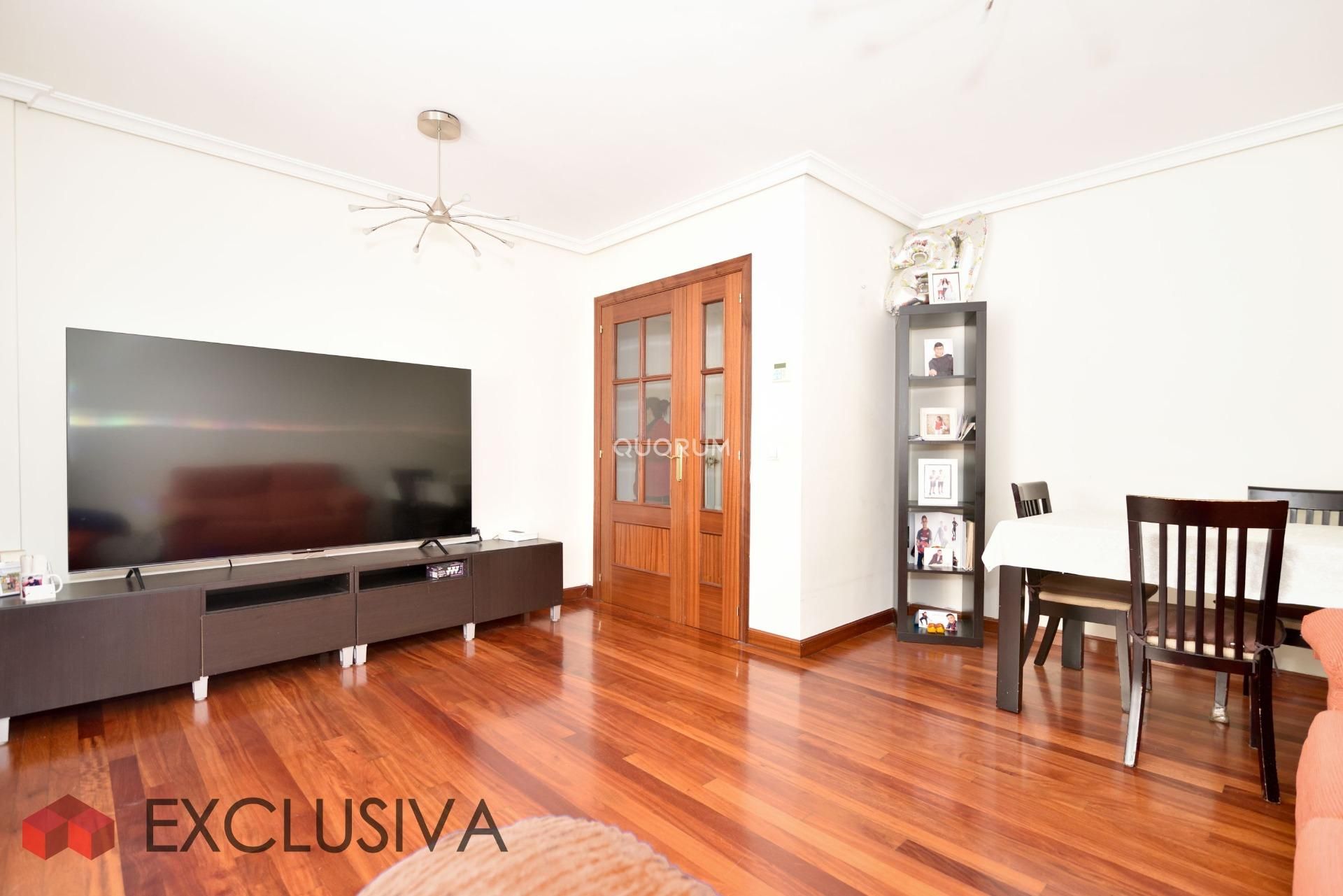 Living room of Flat for sale in Basauri   with Heating and Storage room