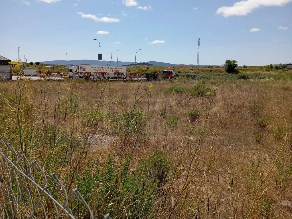 Wohnbaugrundstück zum Verkauf in Hormilla, imagen 4