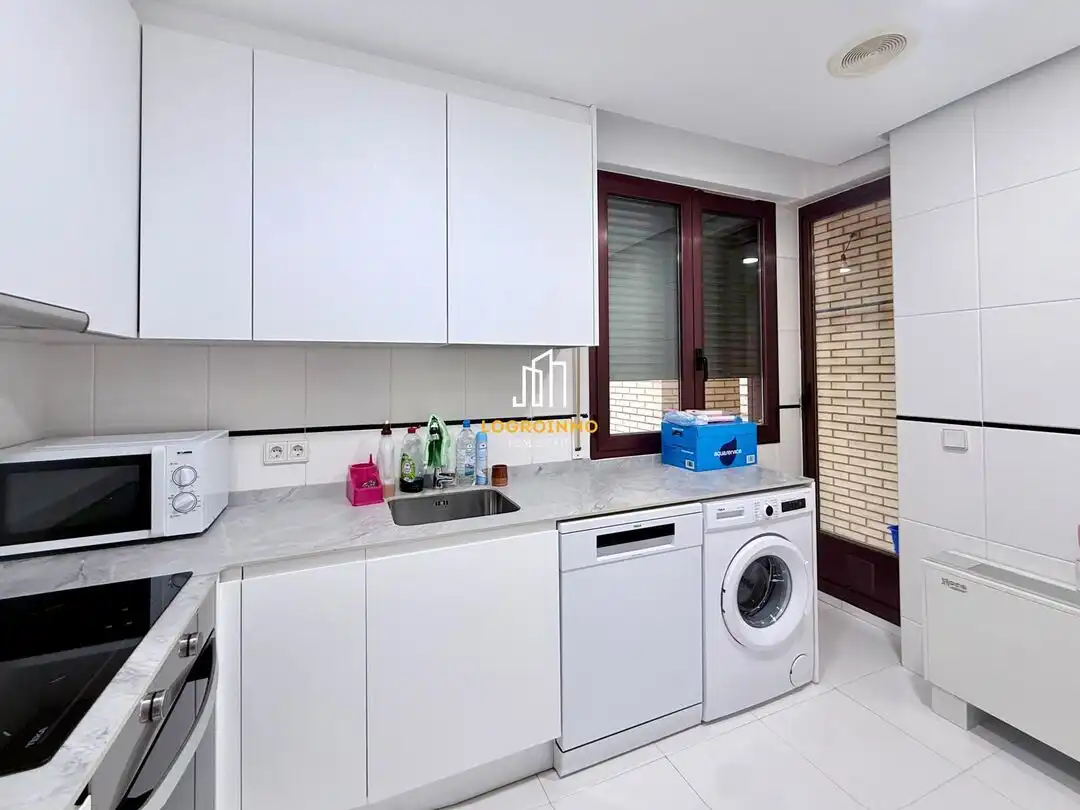 Küche von Wohnung zur Miete in  Logroño mit Klimaanlage, Heizung und Abstellraum