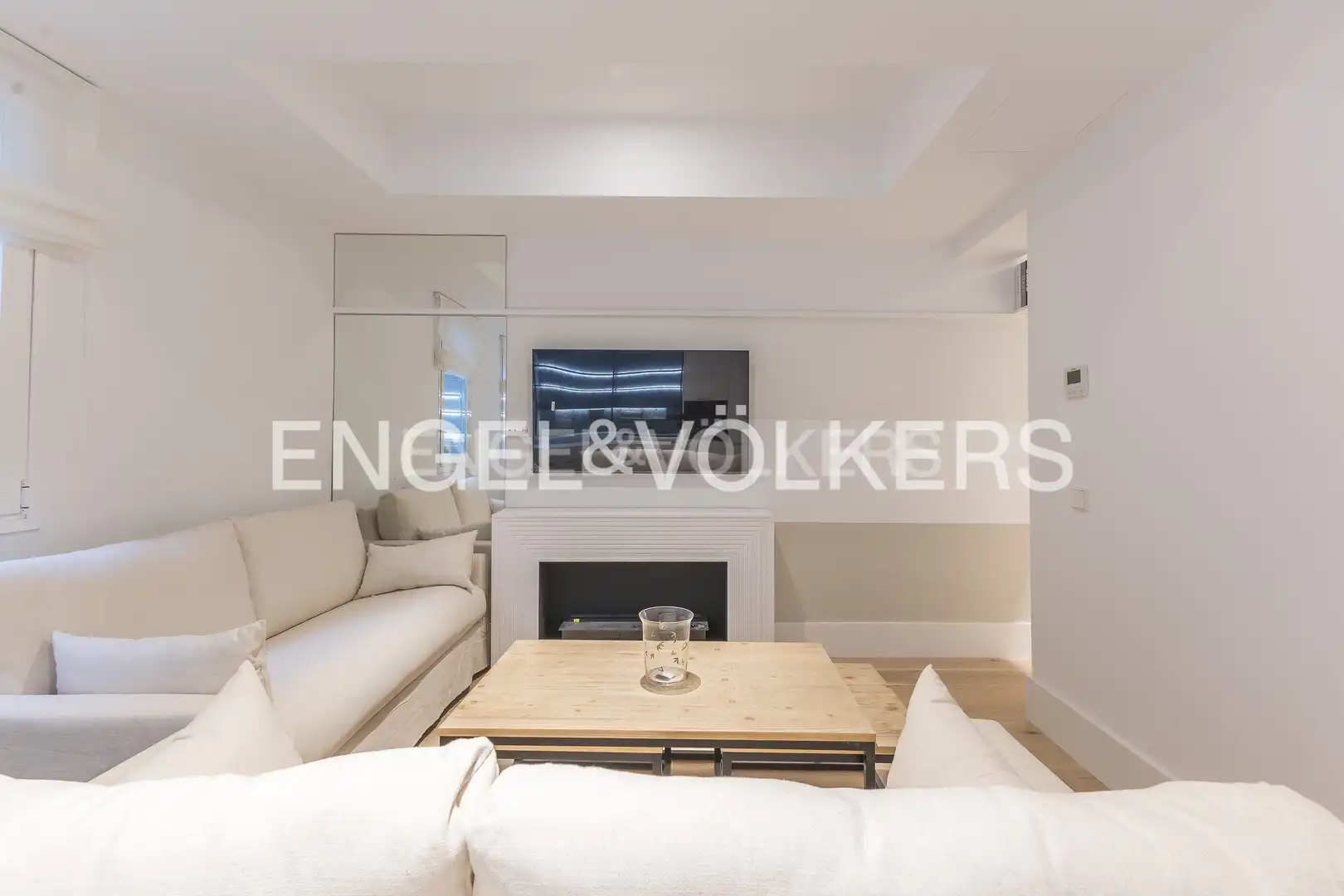 Living room of Flat for sale in Madrid  with Air Conditioner, Heating and Furnished