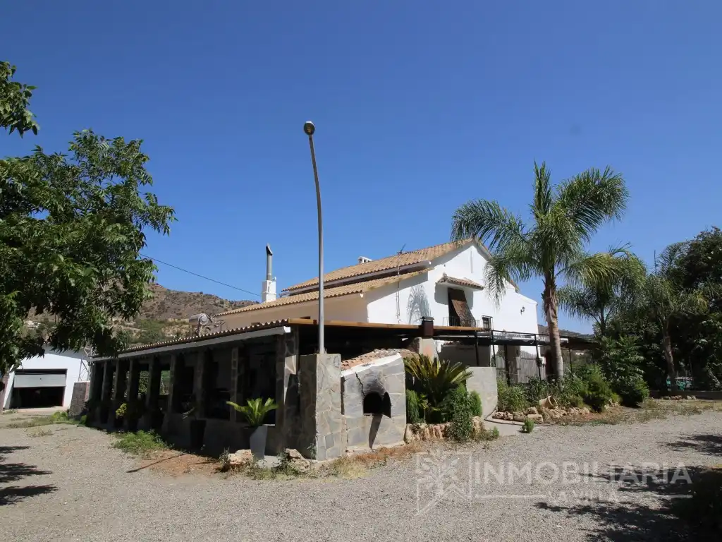 Vista exterior de Casa o xalet en venda en Álora amb Aire condicionat, Jardí privat i Terrassa
