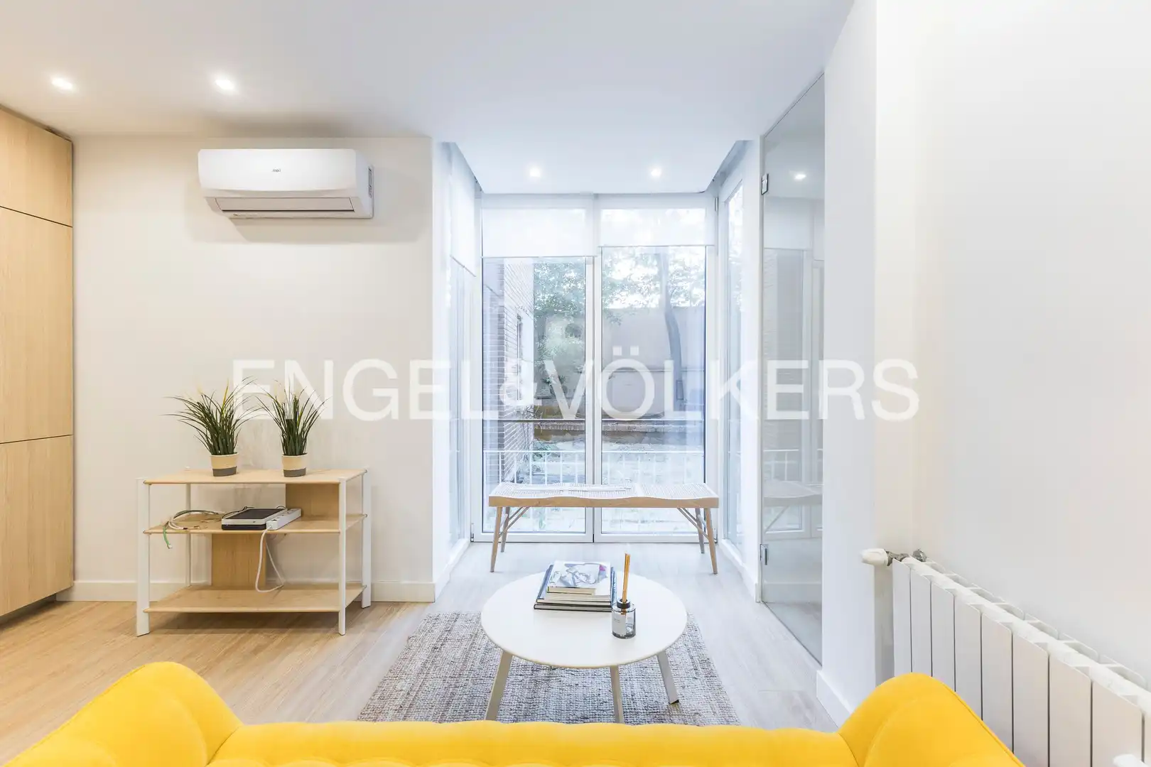 Living room of Apartments for sale in Madrid  with Air Conditioner, Heating and Furnished