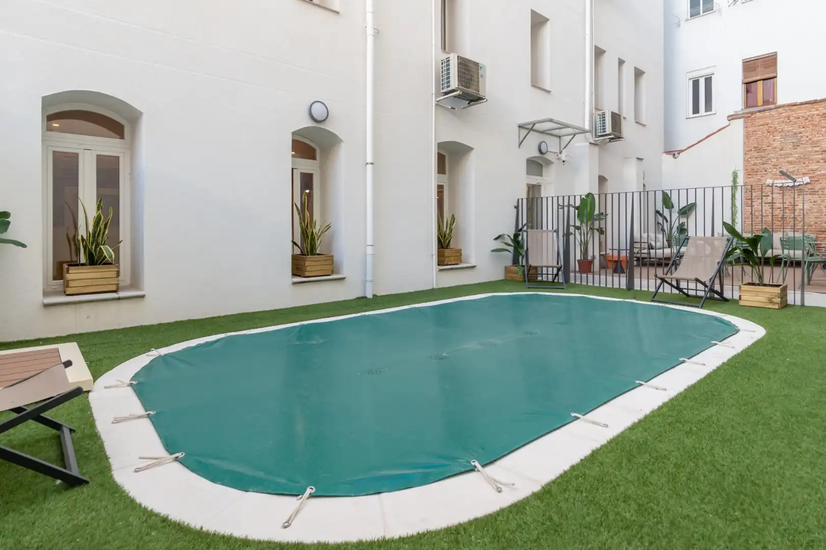 Swimming pool of Study for rent in Madrid