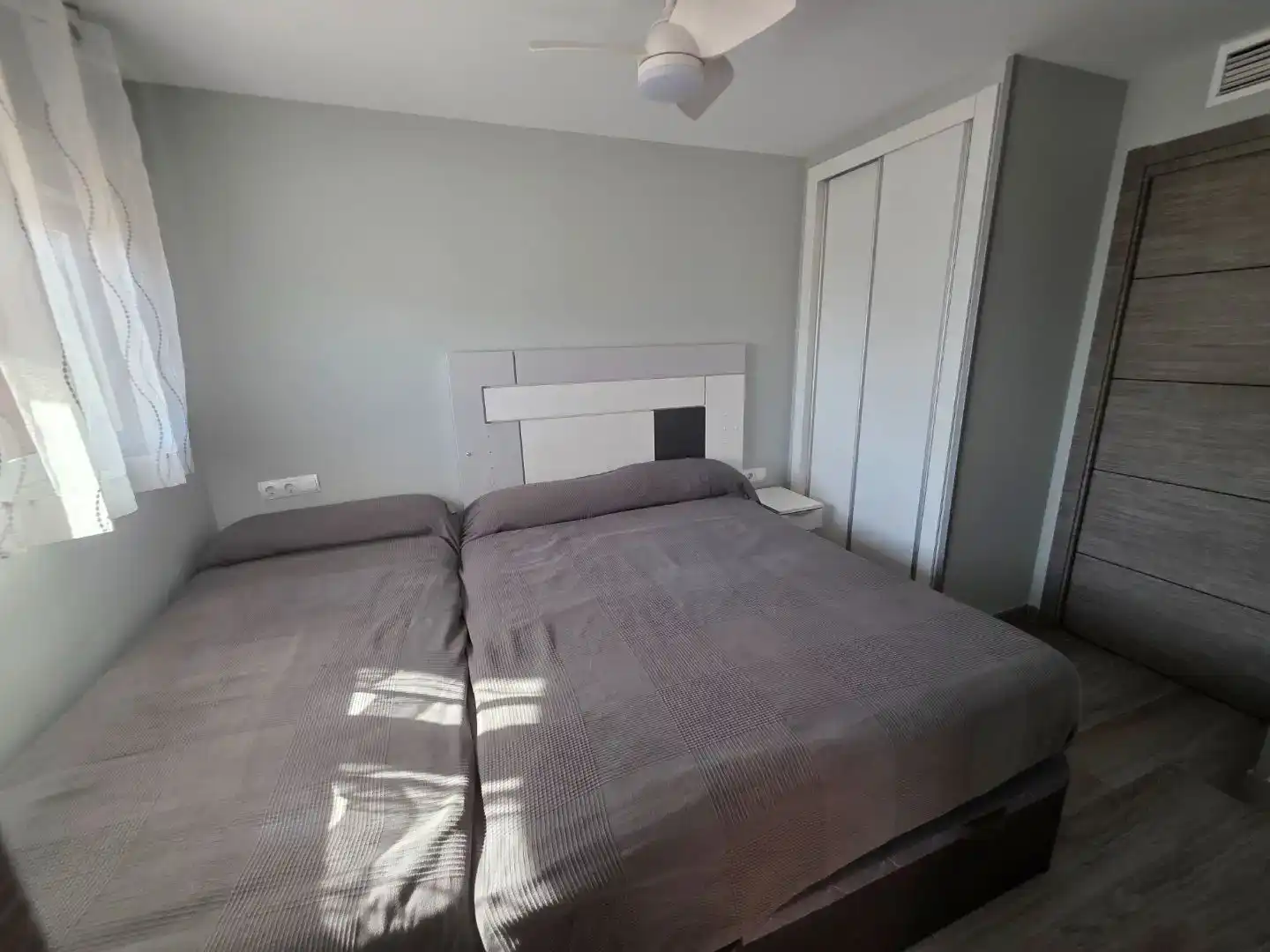 Schlafzimmer von Wohnung zur Miete in Gandia mit Klimaanlage, Schwimmbad und Möbliert