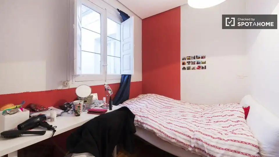 Bedroom of Flat for rent in Madrid  with Air Conditioner, Heating and Furnished