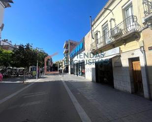 Vista exterior de Edifici en venda en Santa Coloma de Gramenet
