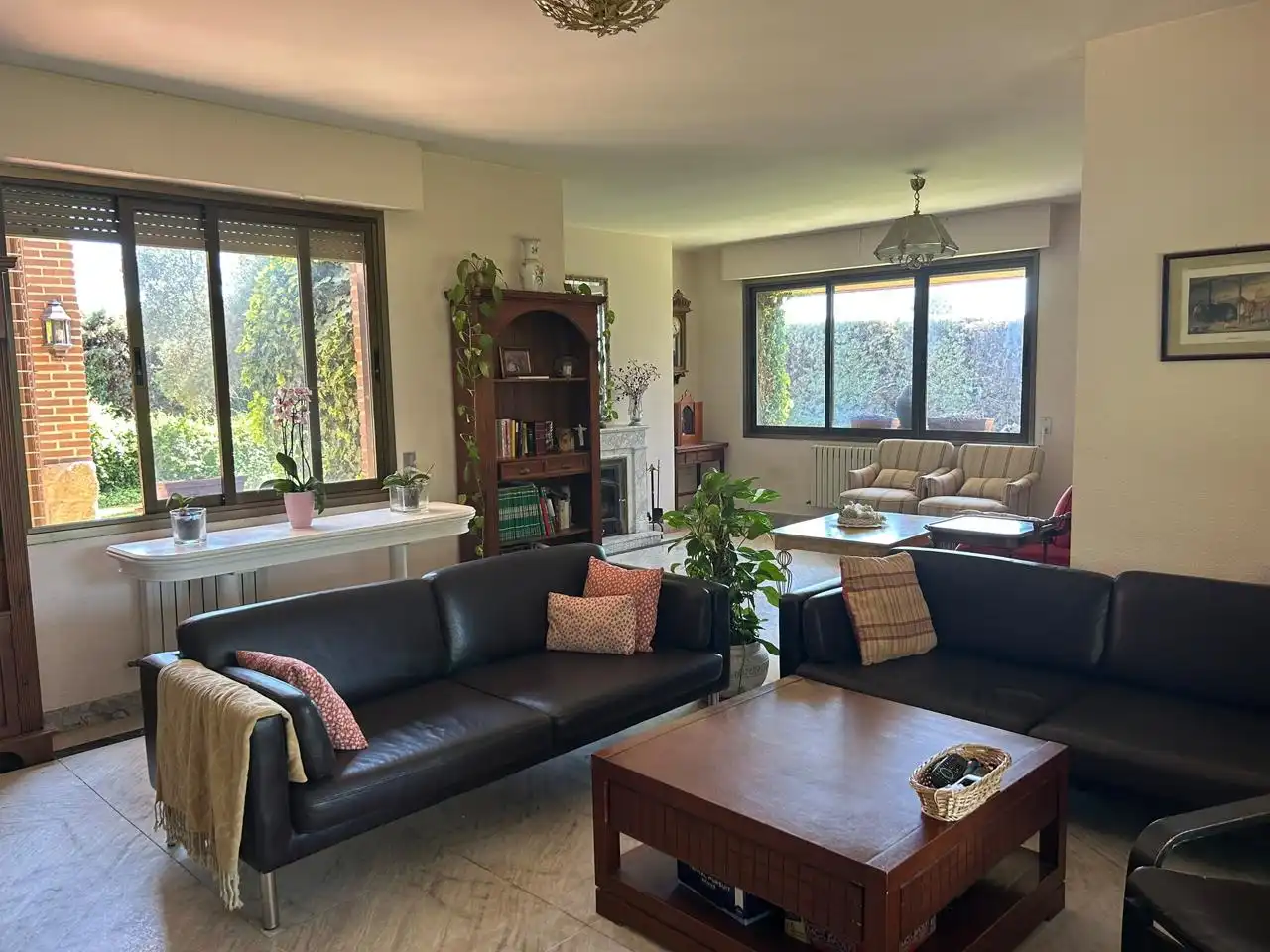 Sala de estar de Casa o chalet en venta en Majadahonda con Calefacción, Jardín privado y Parquet
