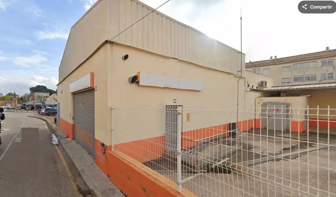 Local comercial de lloguer a Carrer de l'Abat Escarré, imagen 2