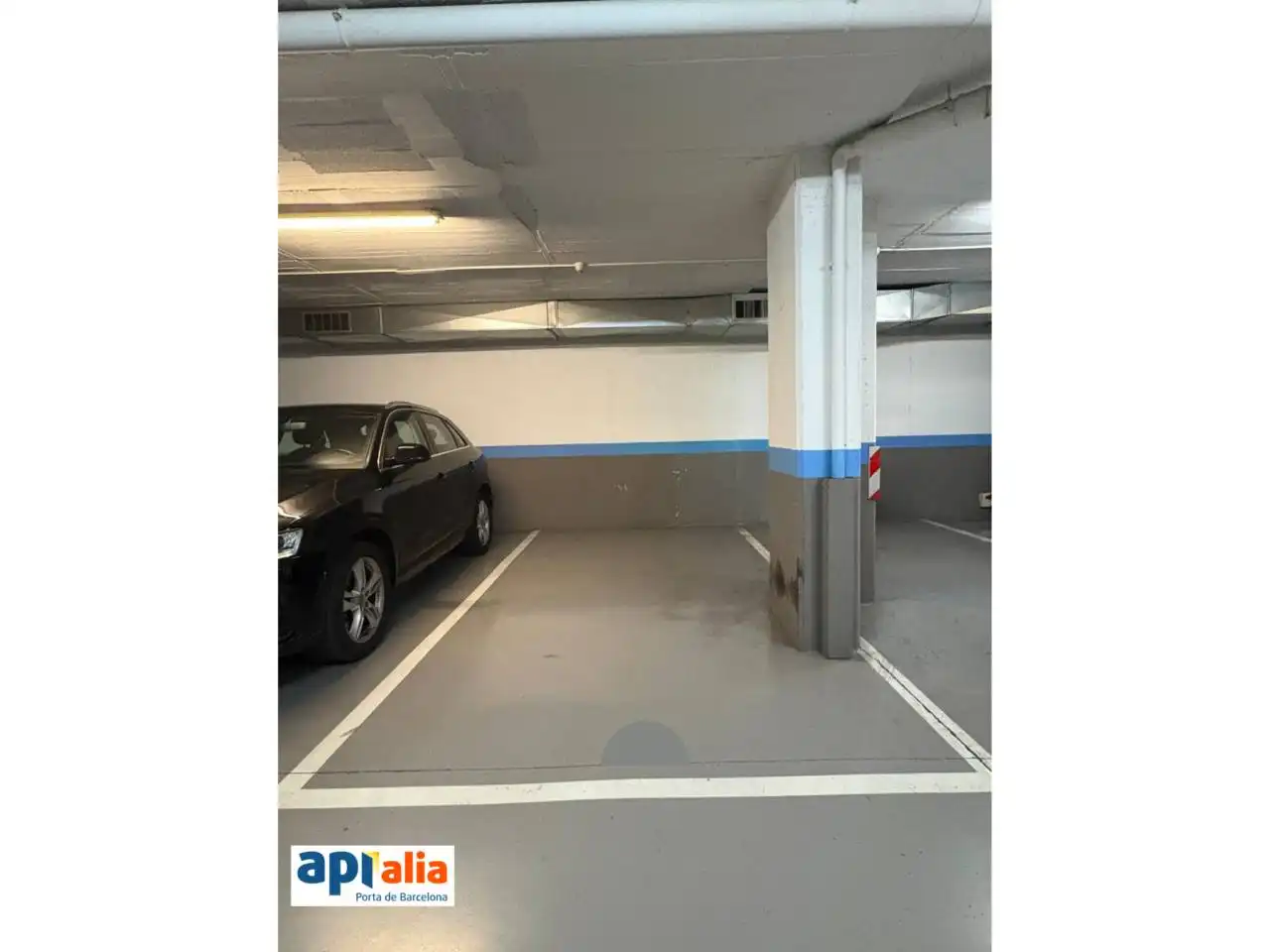 Aparcament de Pis en venda en Sant Feliu de Llobregat amb Piscina comunitària