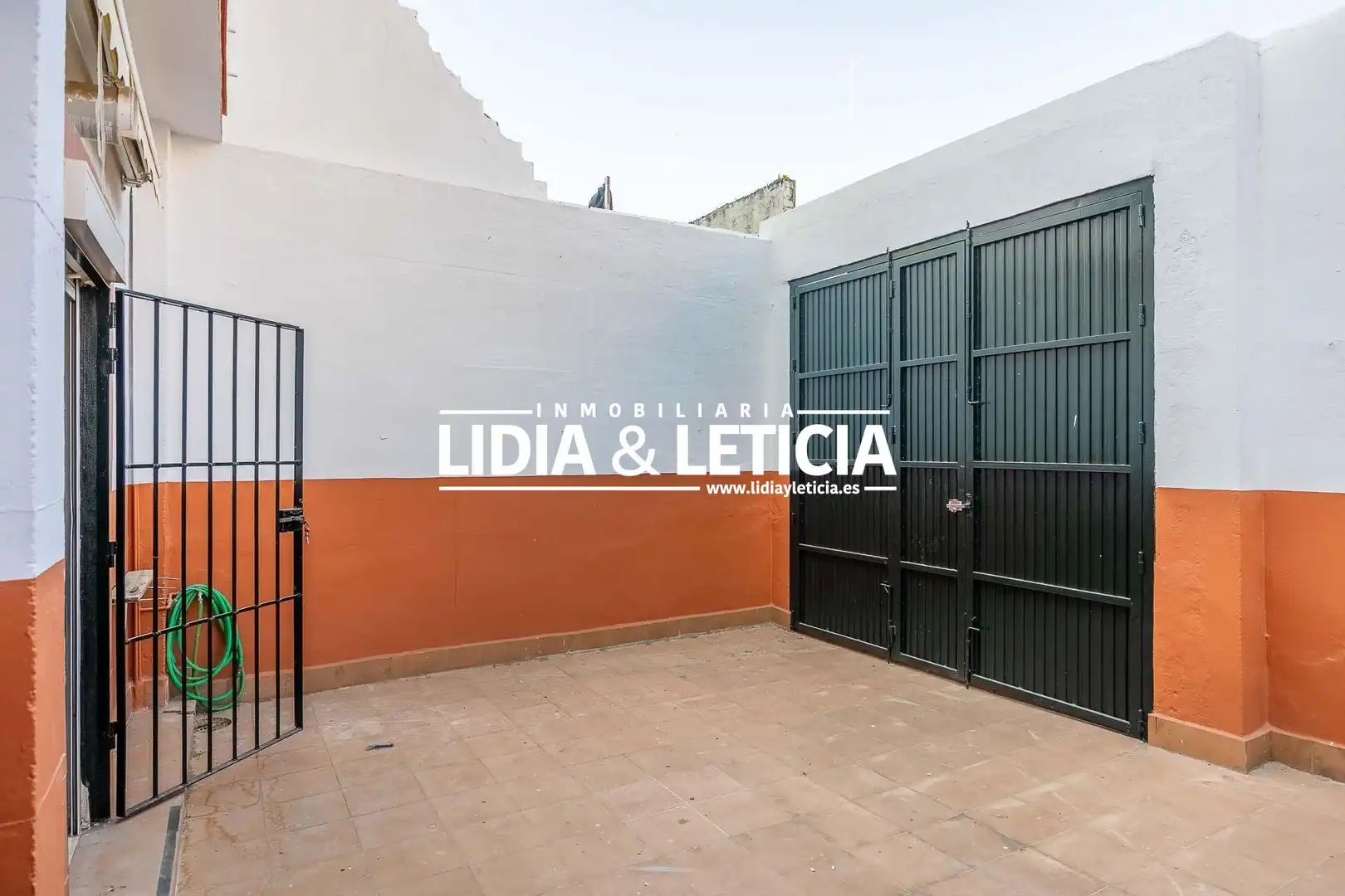Vista exterior de Casa o xalet en venda en Alcalá de Guadaira amb Aire condicionat i Terrassa